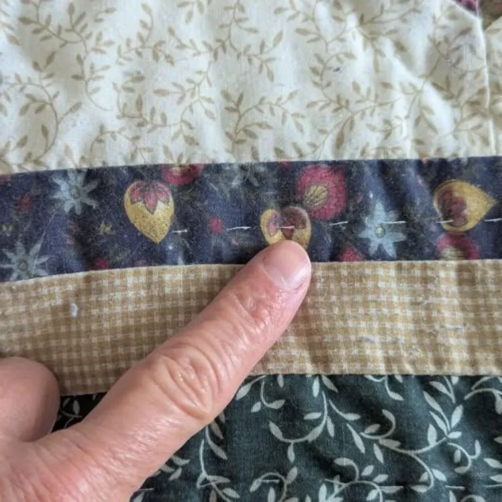 Vintage Handmade Sweet Paisley Heart Patchwork Quilt 82x83